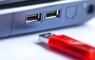 Clé USB non connectée : l’employeur peut-il librement la consulter ?