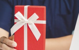 Des cadeaux et bons d’achat de Noël exonérés de cotisations sociales